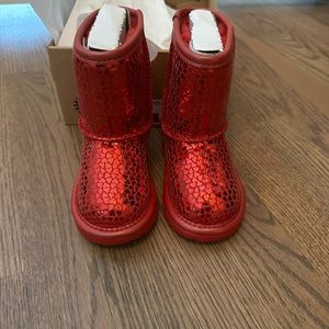 Kids UGGs Classic II Gel Heart Boot